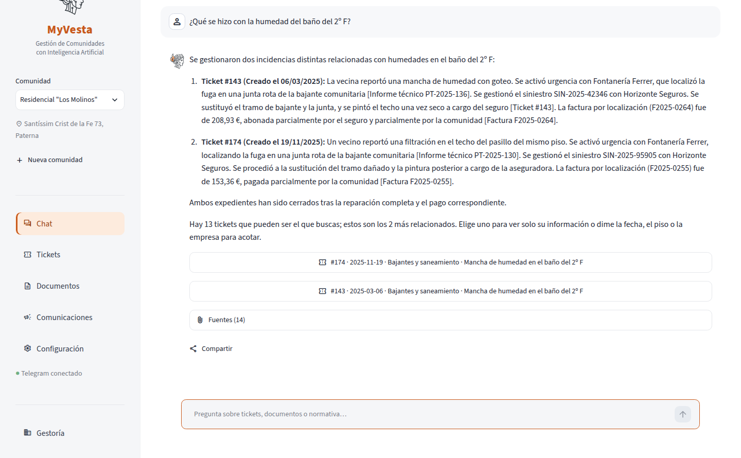 Chat de MyVesta respondiendo qué se hizo con la humedad del baño del 2.º F: dos tickets, la fontanería que lo reparó, el siniestro con el seguro y las facturas, con un botón por ticket